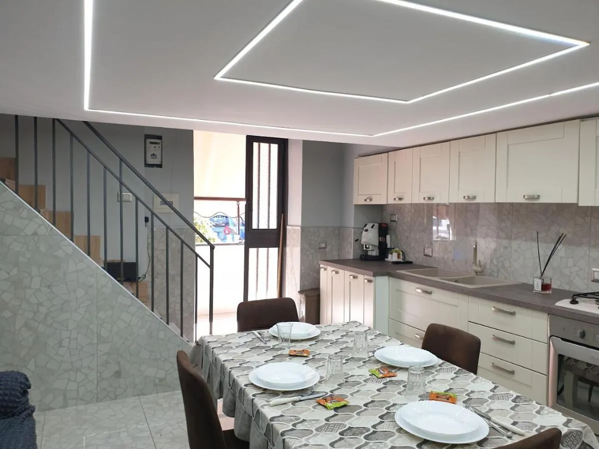 Appartement Lovely Napolitan Basso With Bbq Next To Garibaldi Station Naples