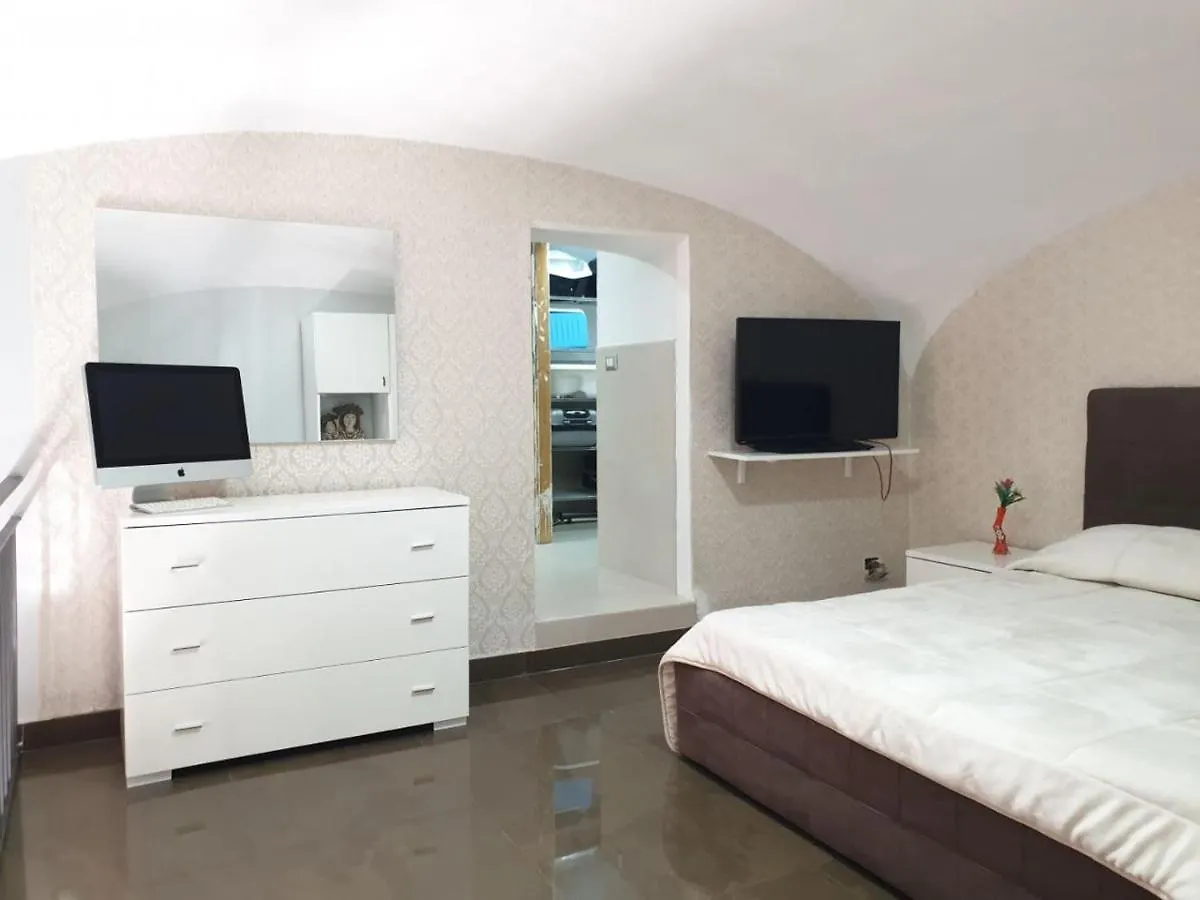 Apartmán Lovely Napolitan Basso With Bbq Next To Garibaldi Station  Neapol